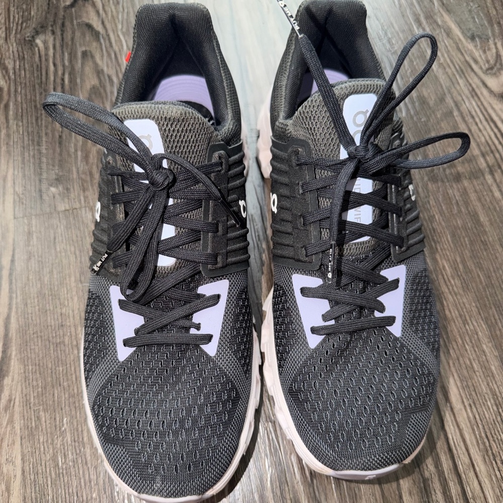 On cloud Black and Lavender tennis shoes